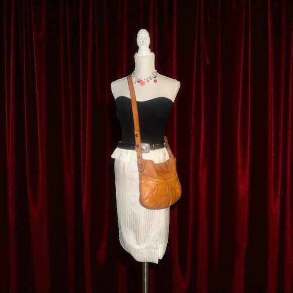 Elegant Tan Leather Crossbody Bag - Picture 2 of 11